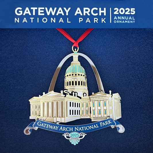 Gateway Arch 2025 Ornament 465